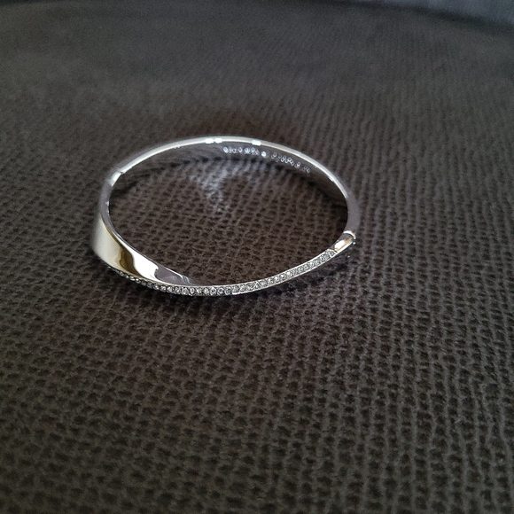 Kate Spade♠️ Silver🤍 "Do the Twist"🔀 Bangle Bracelet - NWT - Picture 12 of 15